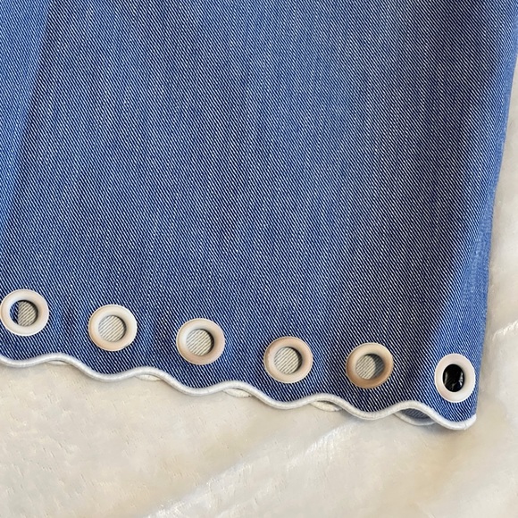 💙J. Crew scalloped denim pencil skirt - Picture 2 of 4